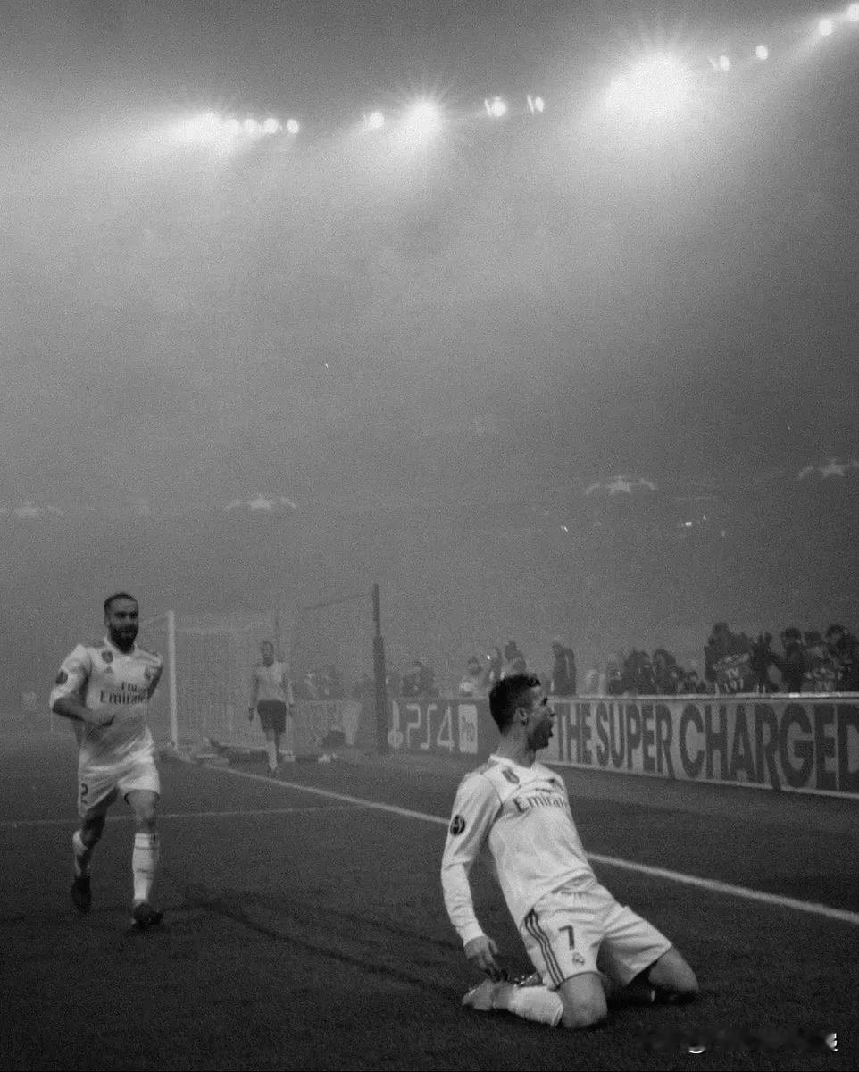 克里斯蒂亚诺与梅西在欧冠冠军赛季的淘汰赛阶段展开对决。

🇵🇹罗纳尔多 - 