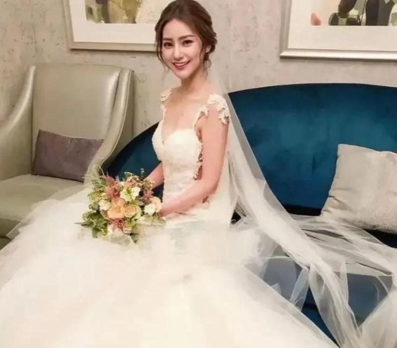 S妈她老人家多虑了，孩子幸福是有目共睹的。全世界的孩子都是妈妈生的，不是从石头缝