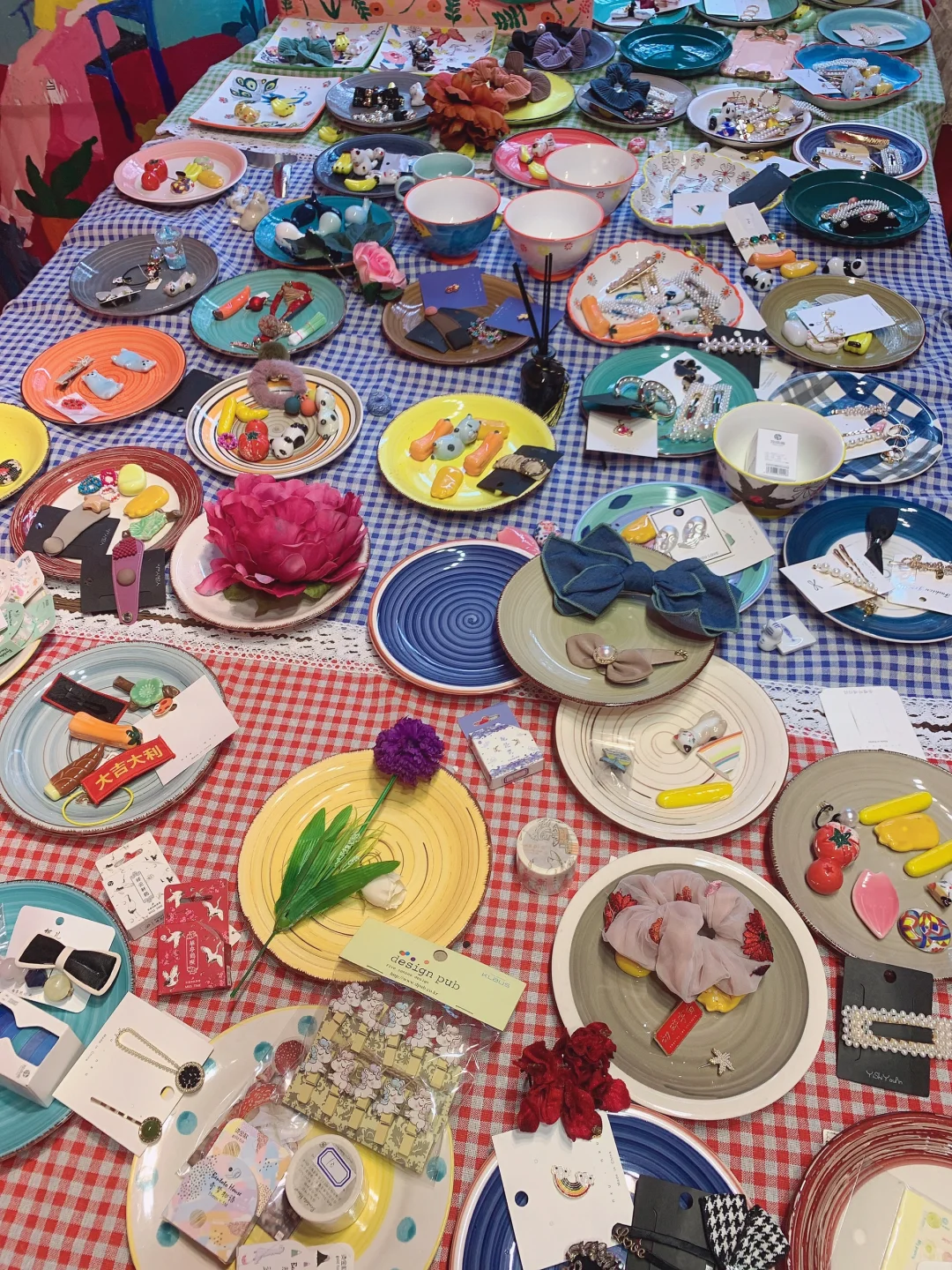 去重庆涂鸦一条街的路上逛到一些有意思的店