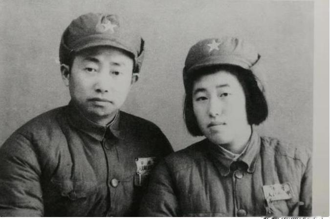 1978年，开国上将彭绍辉离世，他的爱人张纬看遗体时，心里咯噔一下。

她俯身为