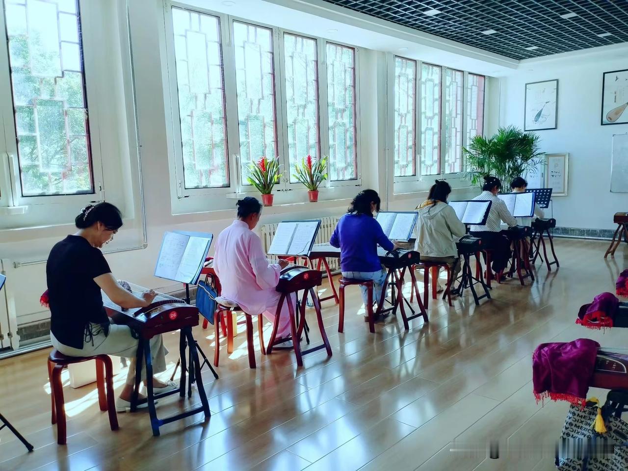 闲观人间起落
静赏岁月荣枯
（平凉柳湖公园）