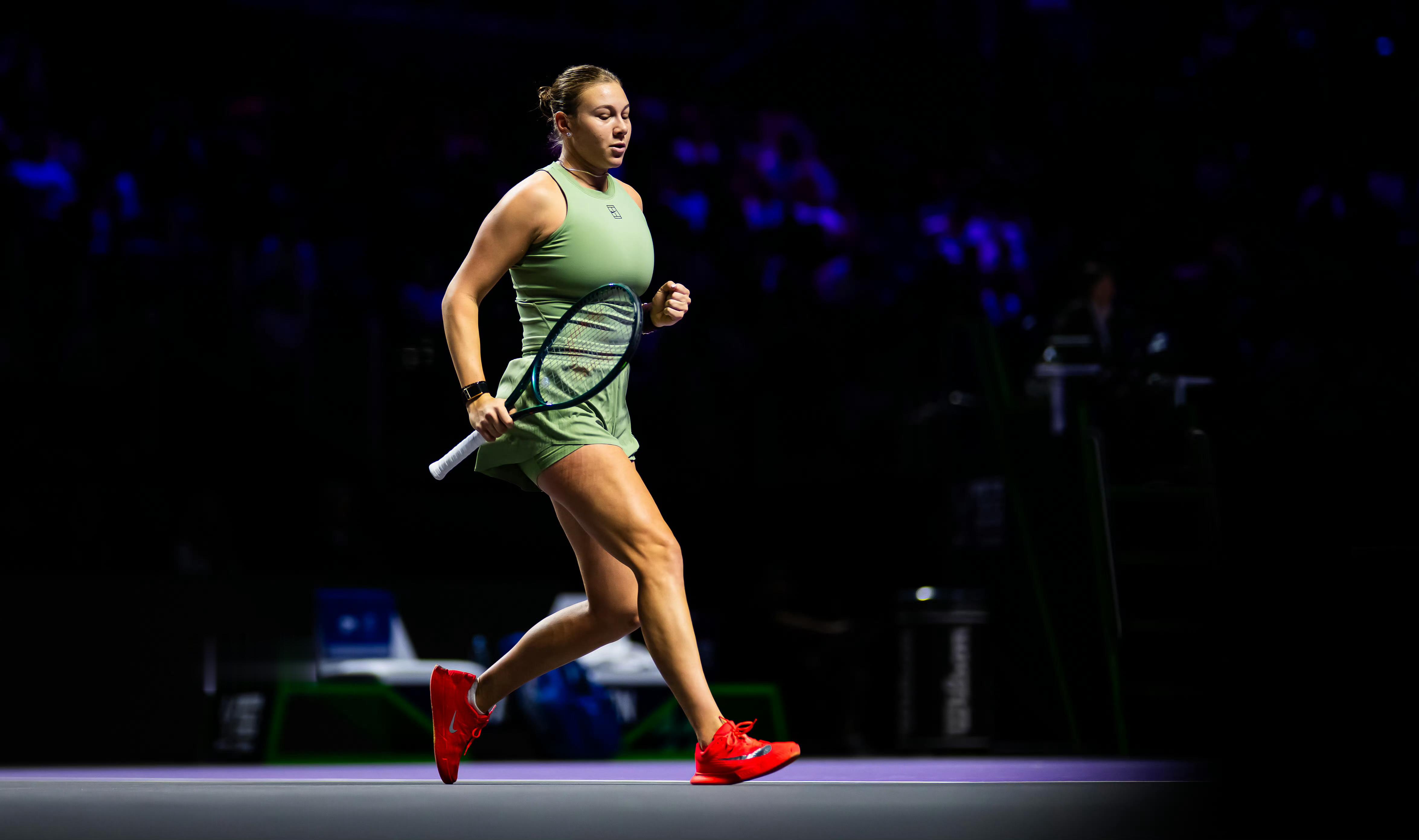 利雅得wta年终总决赛 小威廉姆斯组第二轮，首次出战总决赛的阿尼西莫娃以4-6/