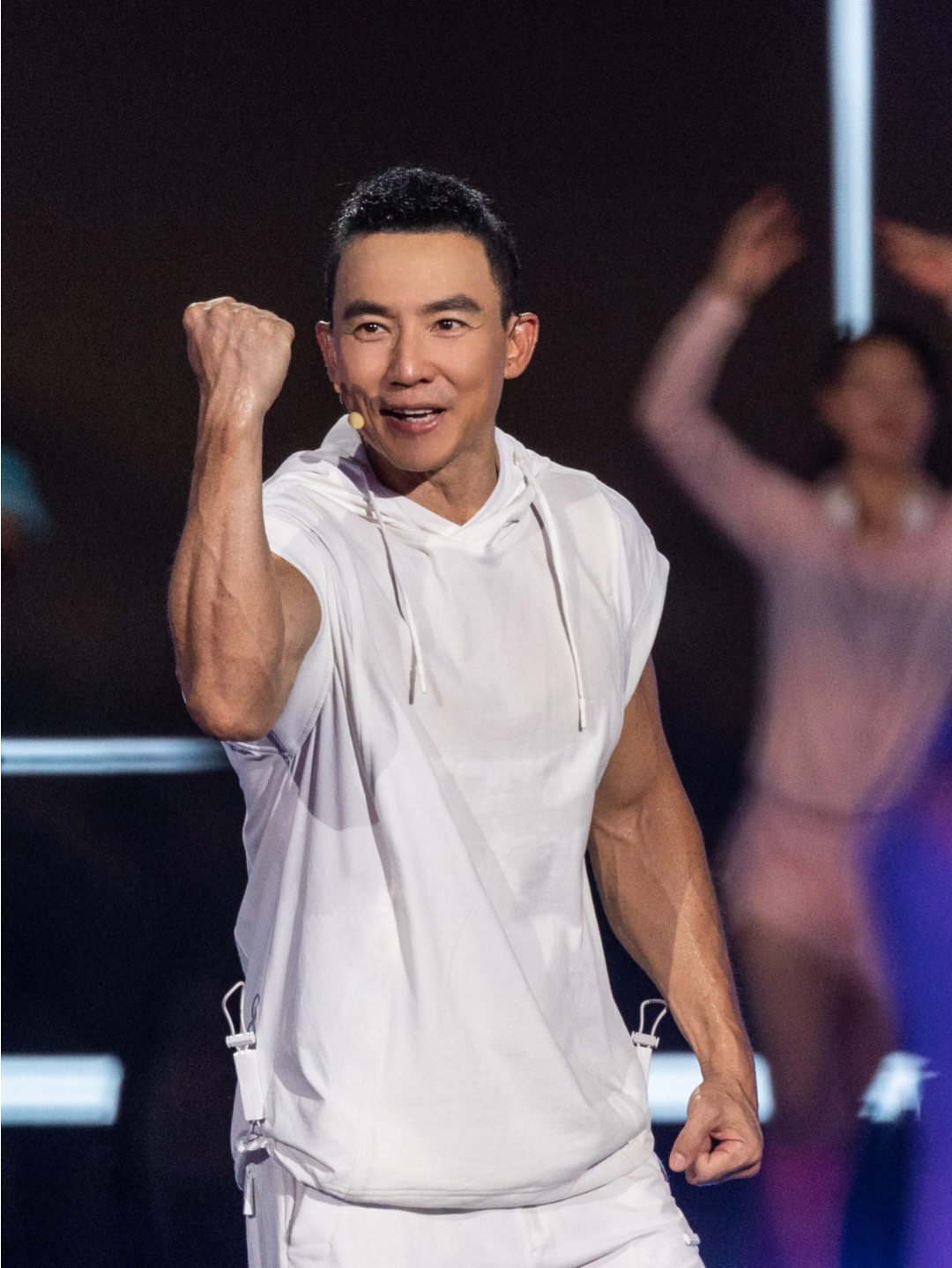 刘畊宏[超话]刘畊宏直播回应难听上热搜刘畊宏直播聊起这个热搜😂，表示对现场舞台