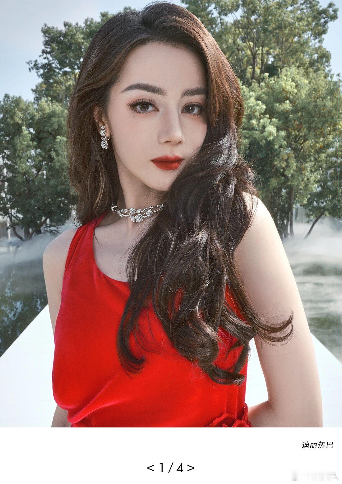 Dior官网再次分享迪丽热巴哈哈哈哈😂dior想来想去还是要把这张图放官网上迪