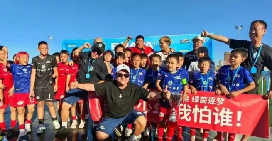 足球小将闹大了！足球小将9战全胜，董路无惧争议西班牙再夺一冠
9月13日深夜，西