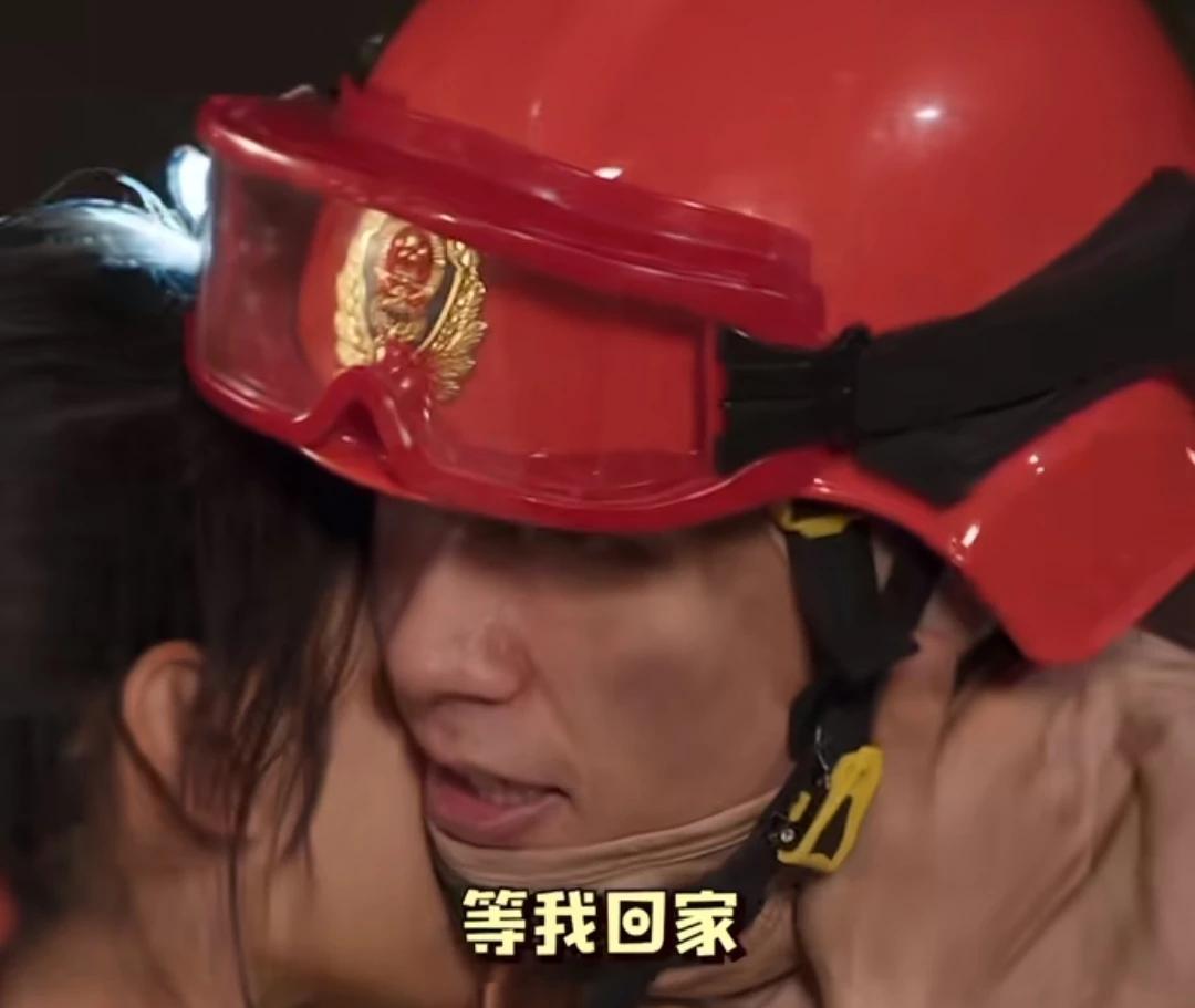 我要给《他从火光中走来》编剧寄刀片[发怒]

为什么要把男主给写死？为什么林陆骁