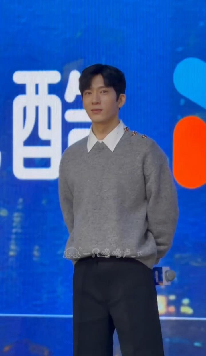 我笑死了。。。谁把胡巴扔给胡巴妈了啊啊啊啊啊

P1是博主带了胡巴给井柏然看，给