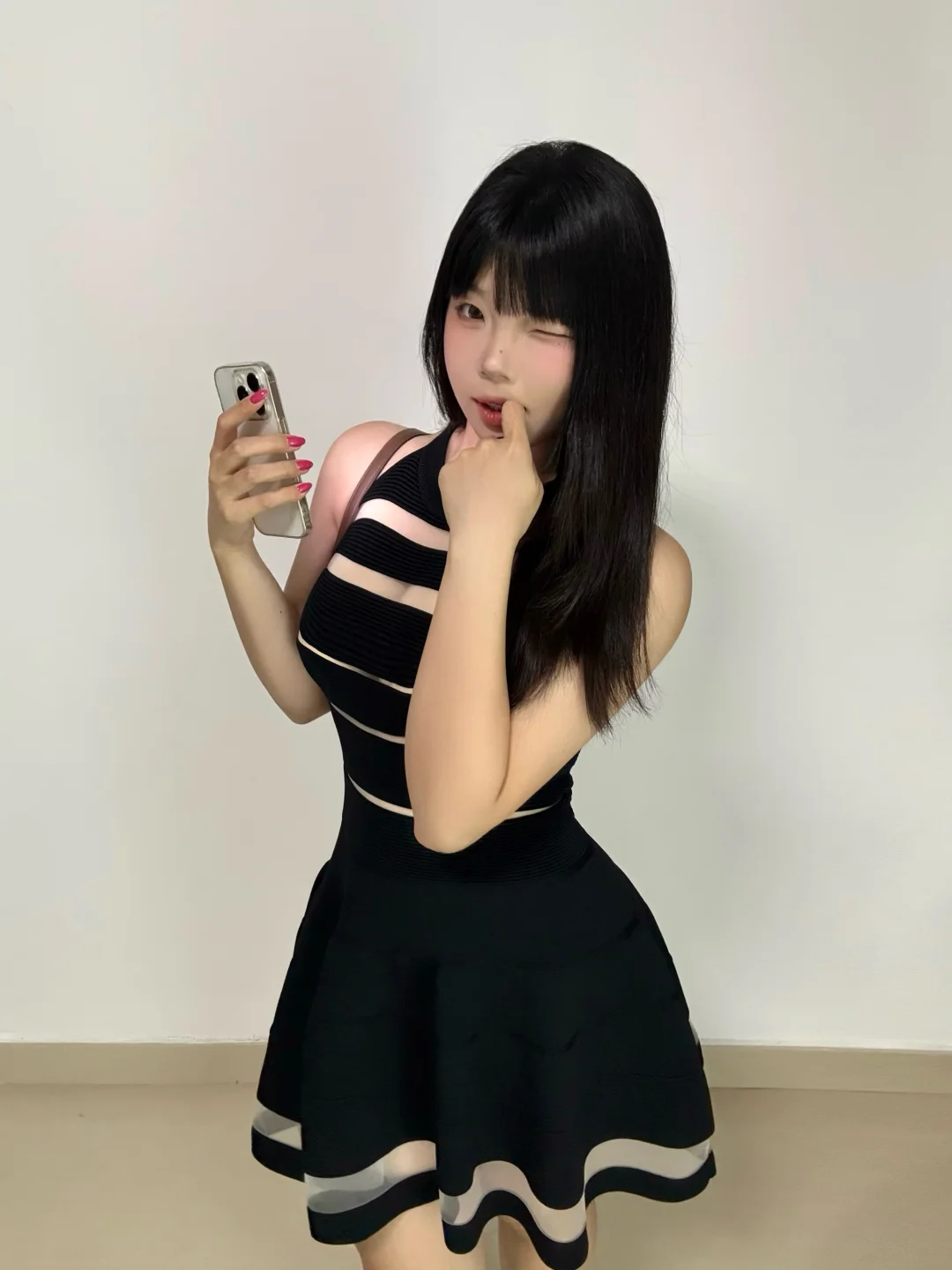 张元英同款小黑裙好出片