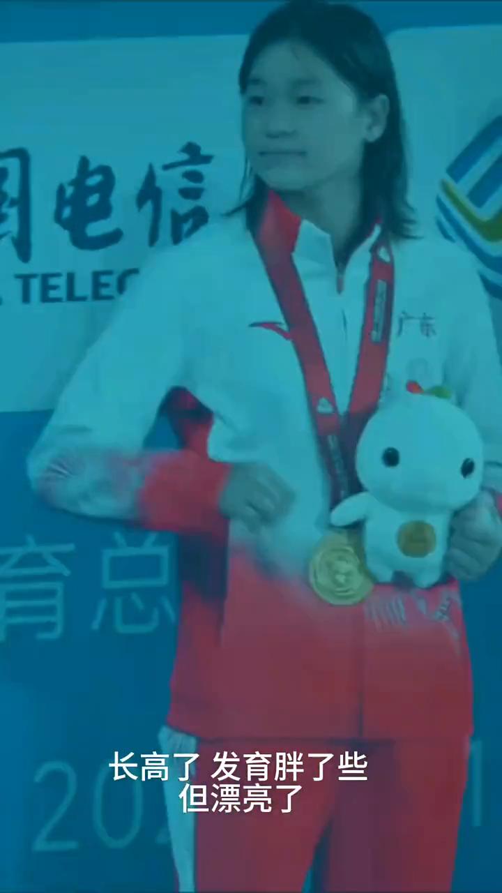 双人十米台夺冠，蝉宝半年后复出绝美瞬间。
蝉宝变成大姑娘了，少女感满满，还是那么