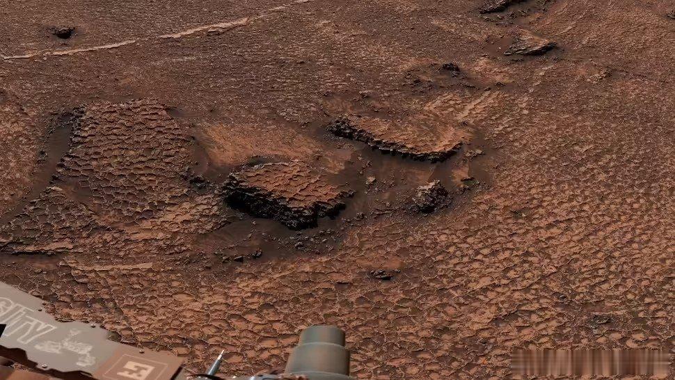 【NASA在火星发现蜂窝状地貌】火星发现大量蜂窝状图案8月6日消息，美国国家航空