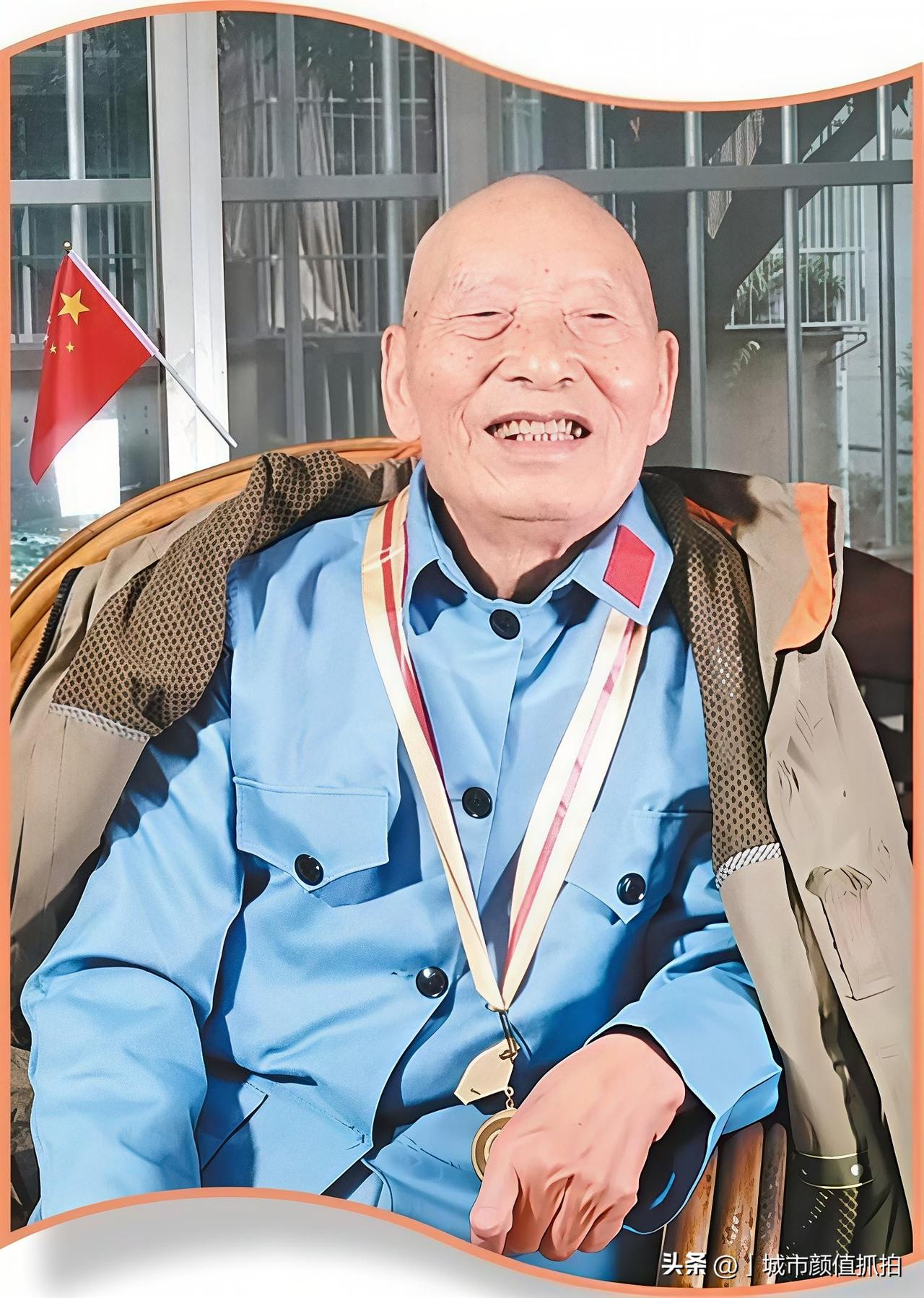 109岁！四川崇州的杜国榜老人，是如今国内少有的还能站起来的长征亲历者。
15岁