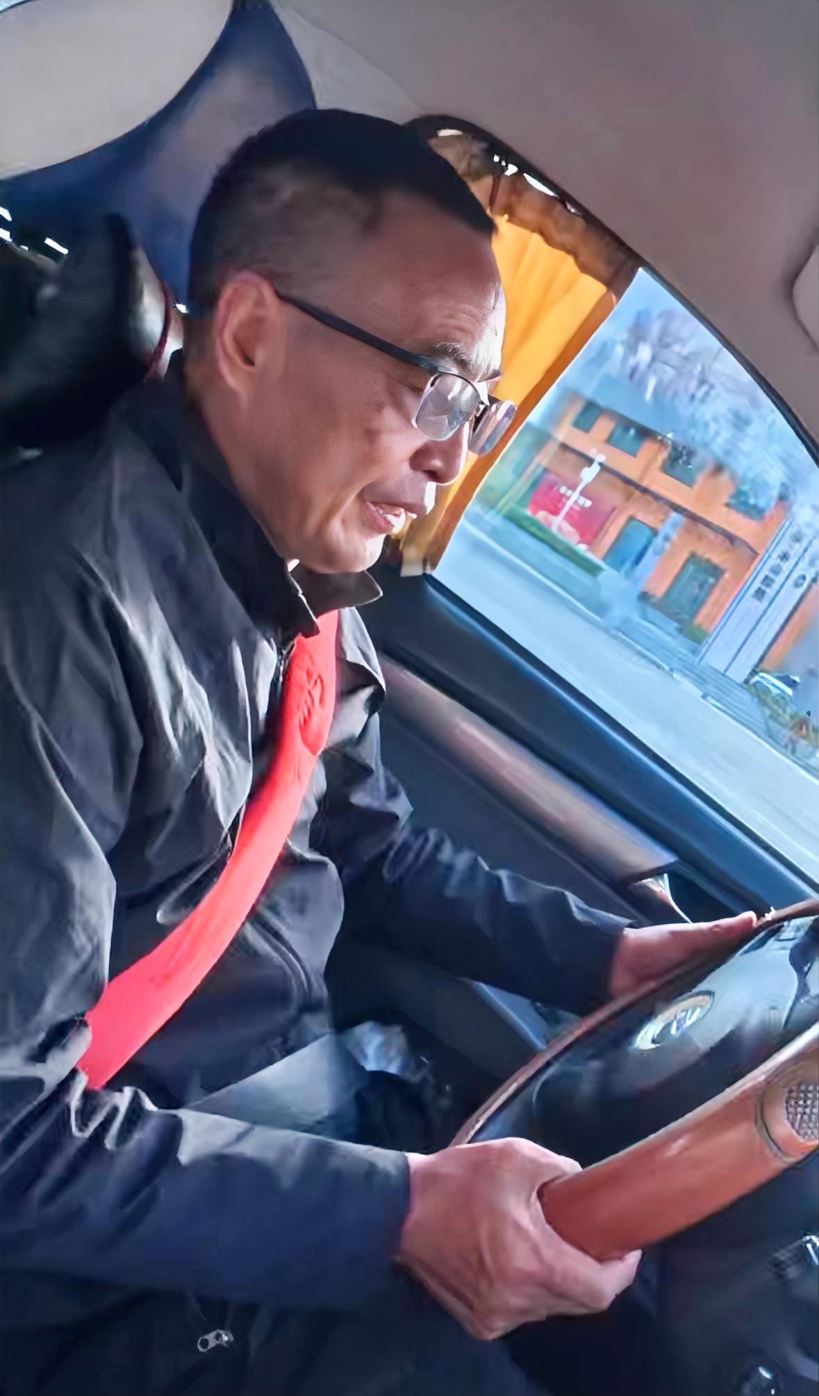 李要得带火出租车刘峰，刘峰抖音账号粉丝22万，18条视频总点赞量201万，平均单