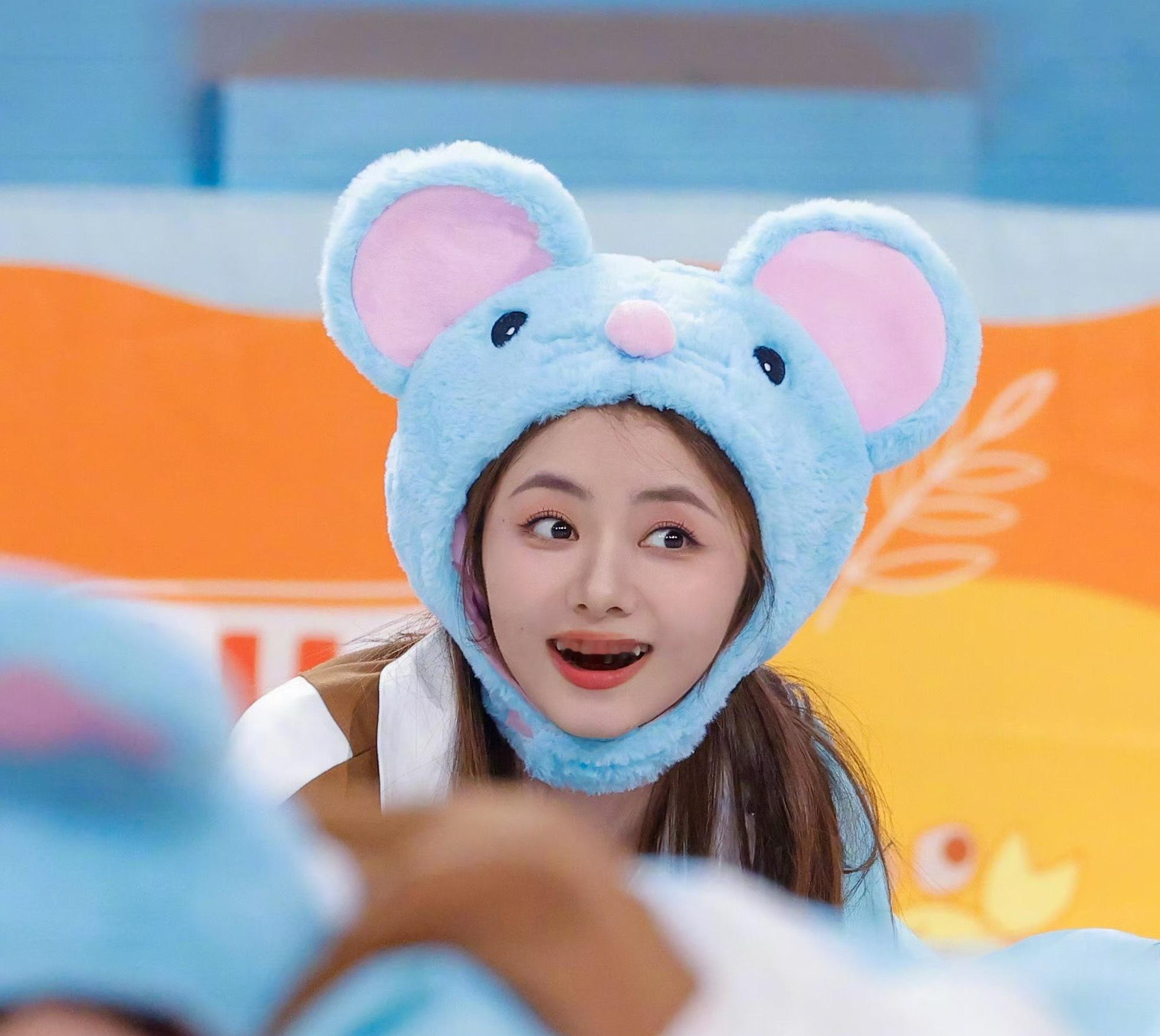 不知道明天谭松韵能不能在好六又唱又跳、又吃又玩我想看 