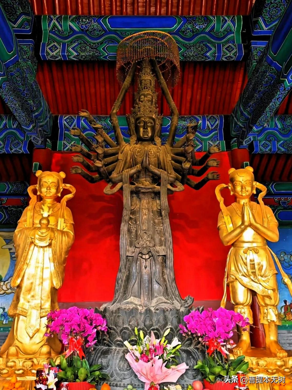 北京云居寺十一面观音🙏🙏🙏
很多人逛寺庙，只认得观音
却看不懂眼前这尊十一