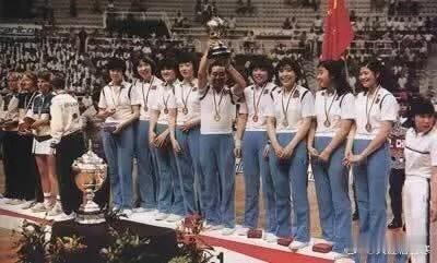 1984年中国女队首次参加尤伯杯赛，以5个5-0的比分击败日本、韩国、英格兰等对