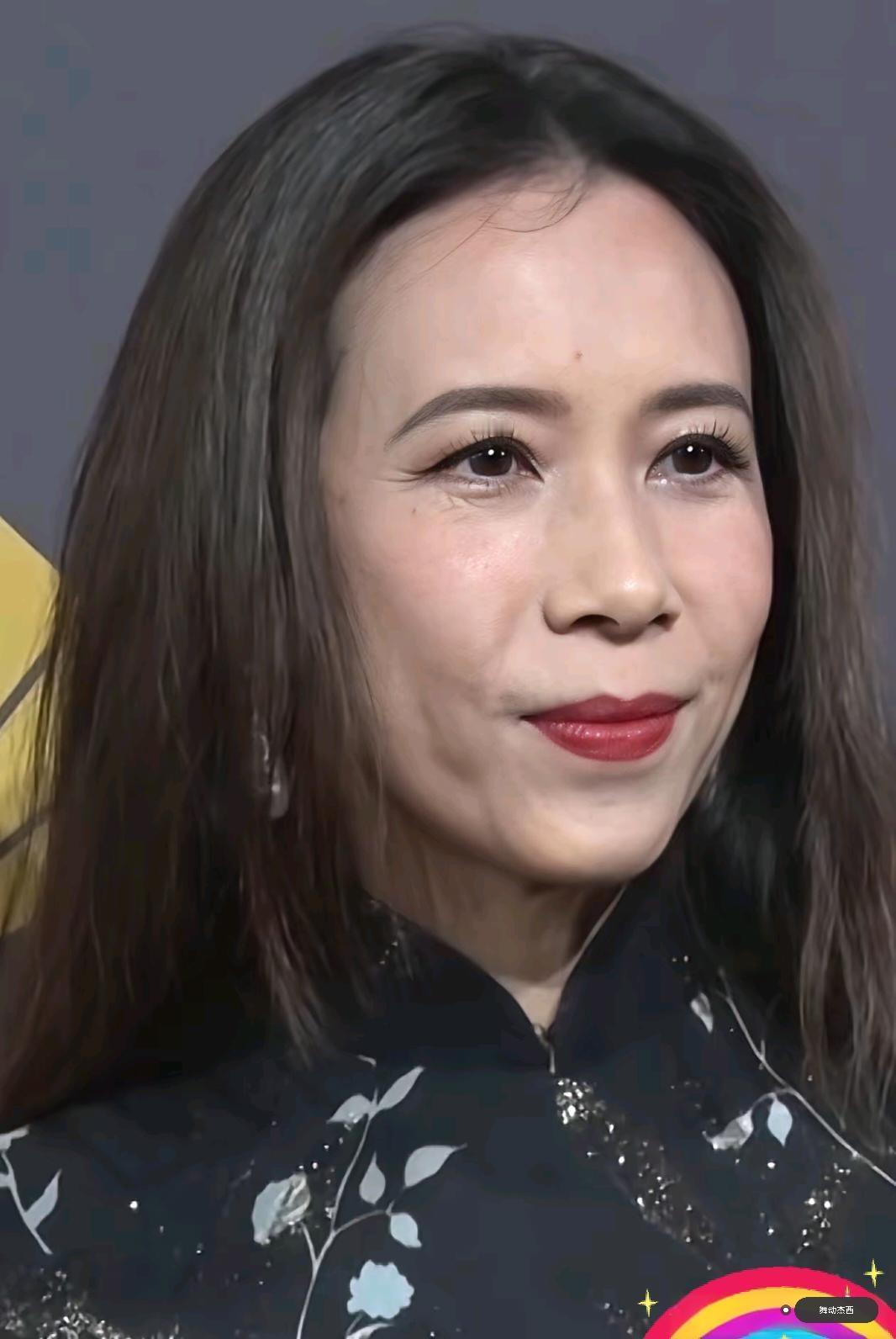 我怎么感觉莫文蔚最近老了这么多啊？
你们看看她现在这样的状态正常吗？娱乐咨询