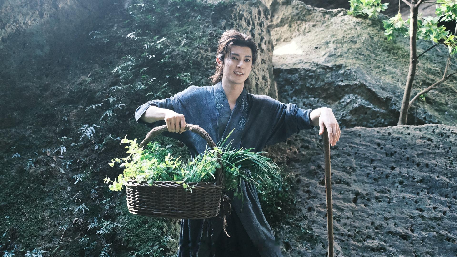 王鹤棣《咸鱼飞升》宋潜机剧组花絮，这个宋潜机咋这么萌[抱一抱] ​​​