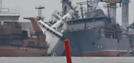 俄罗斯这下损失大了，25 日停泊在列宁格勒州维堡造船厂的一艘俄军新型武装破冰船，