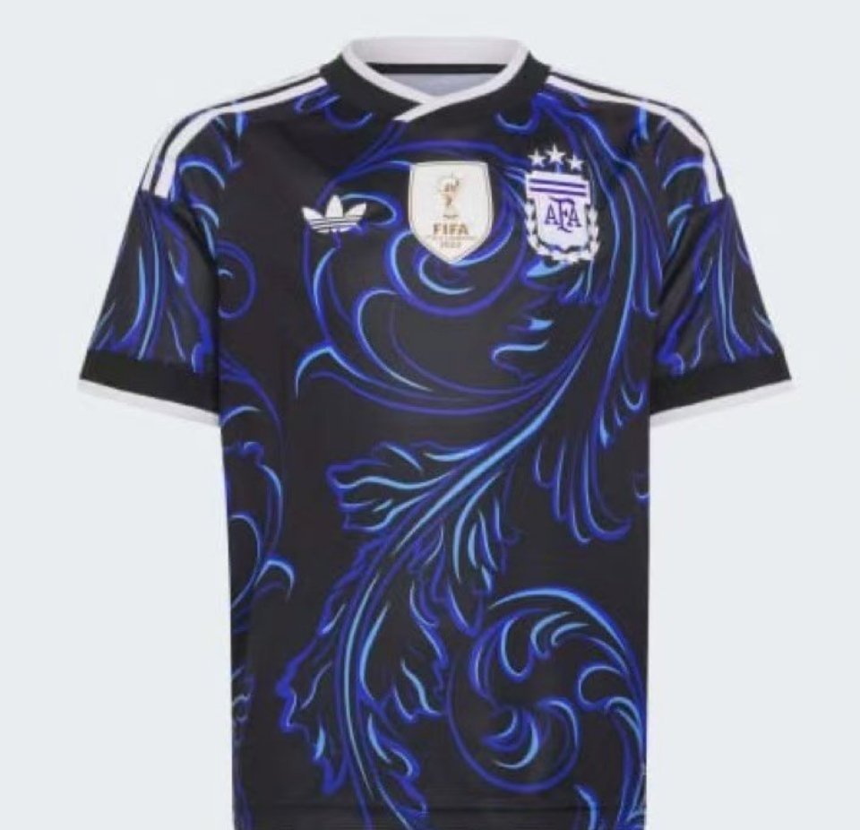 阿根廷申请半决赛穿客场队服是玄学吗？但是更多的应该英格兰与阿根廷球衣撞色的原因吧