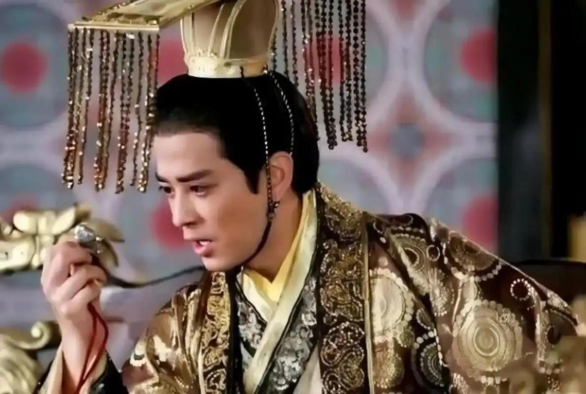 窝囊而死的孝武帝1
史上最憋屈的死法：皇帝跟妃子开了个玩笑，当晚就被捂死了
　　