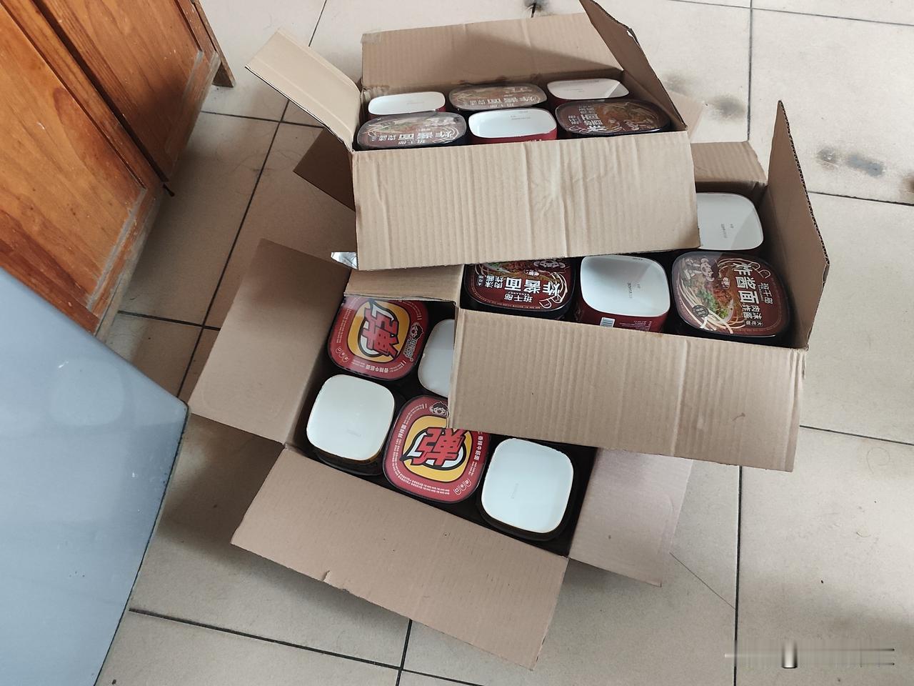 真心话茶局5月19日中午，我收到了自己网购的两箱炸酱面和两箱麻将面，这是我和老婆