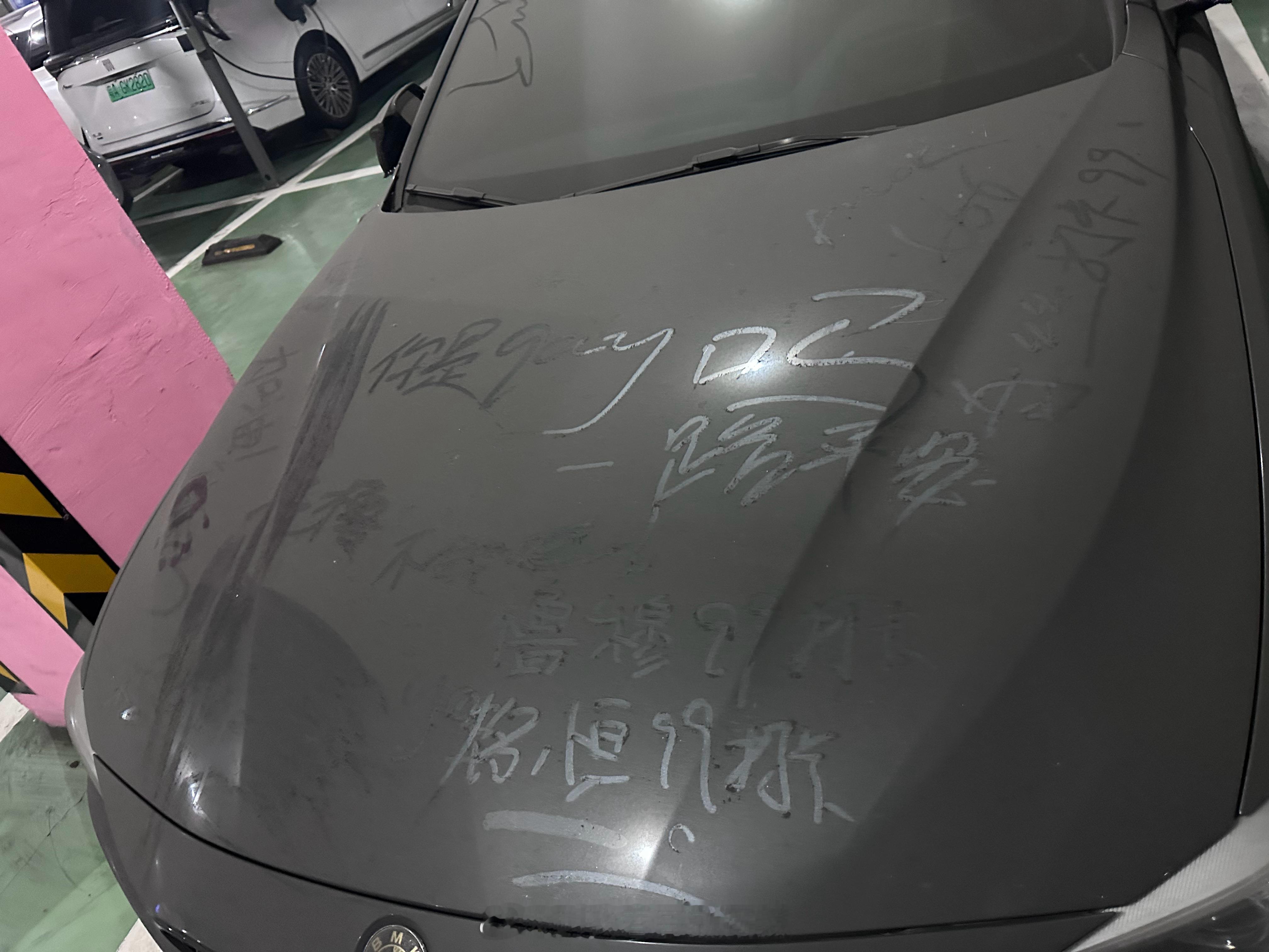 小区车库见到一辆车，应该很有故事吧？ 