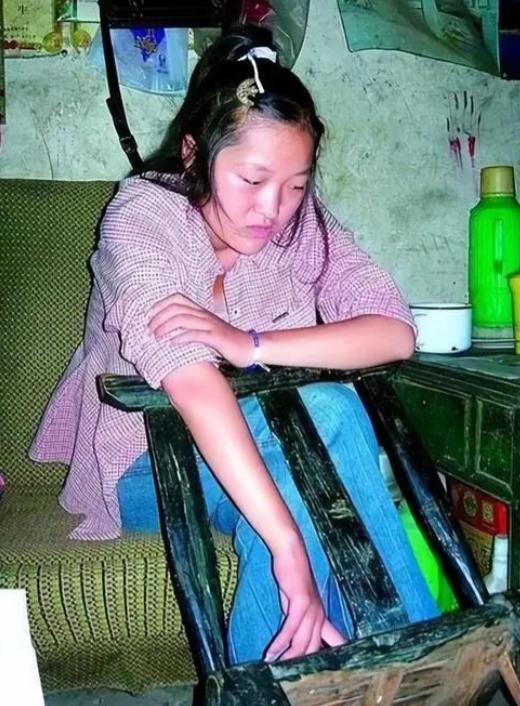 2006年，一名来自河南的高考考生蒋多多公然在考场上违反规定，义愤填膺写下800