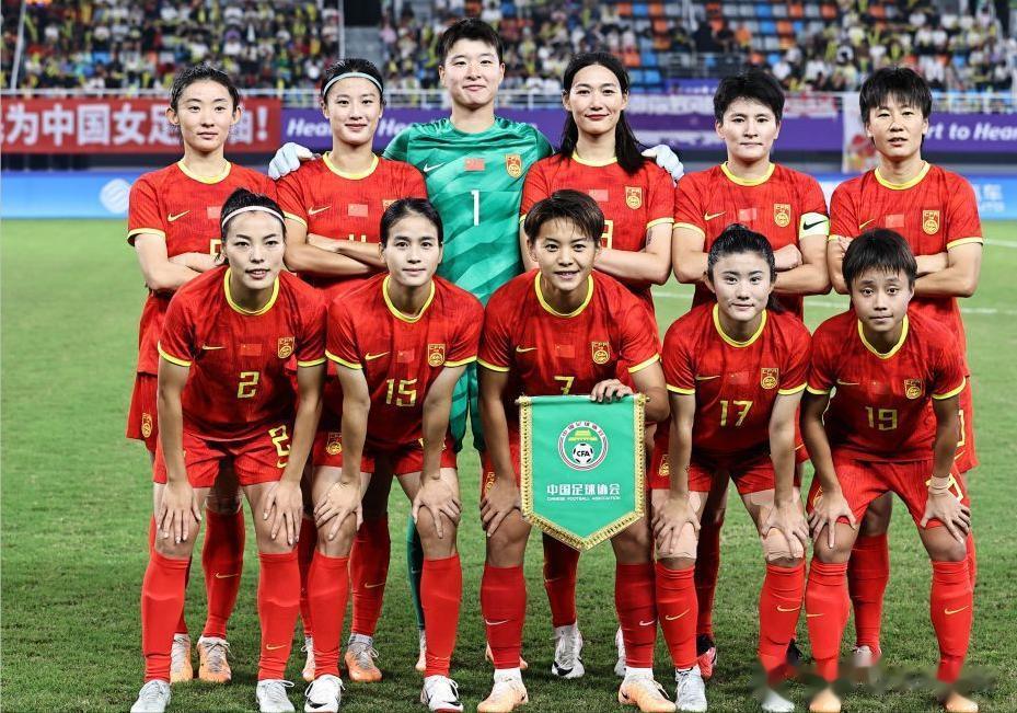 哈哈，看了女足的这个半场，有什么发现吗？

半场丢了四个球，几乎无法组织起有效的