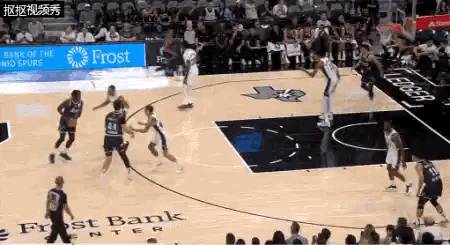 奥拉迪波为广州龙狮拿到本场比赛的全队第一次得分！龙狮参加nba季前赛广州龙狮篮球