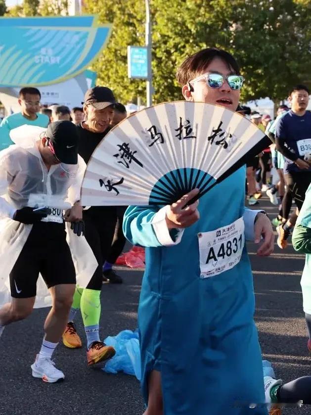 2024 天津马拉松虽已结束，但其独特魅力令人难以忘怀。

这场赛事充满松弛感与
