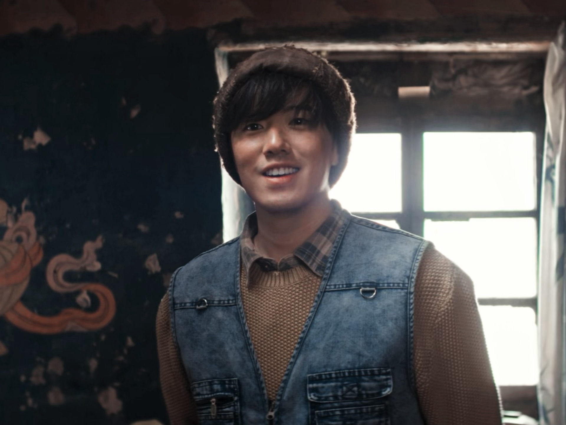 哎哟喂张哲华真的。。。愣愣的。。。萌。。。 