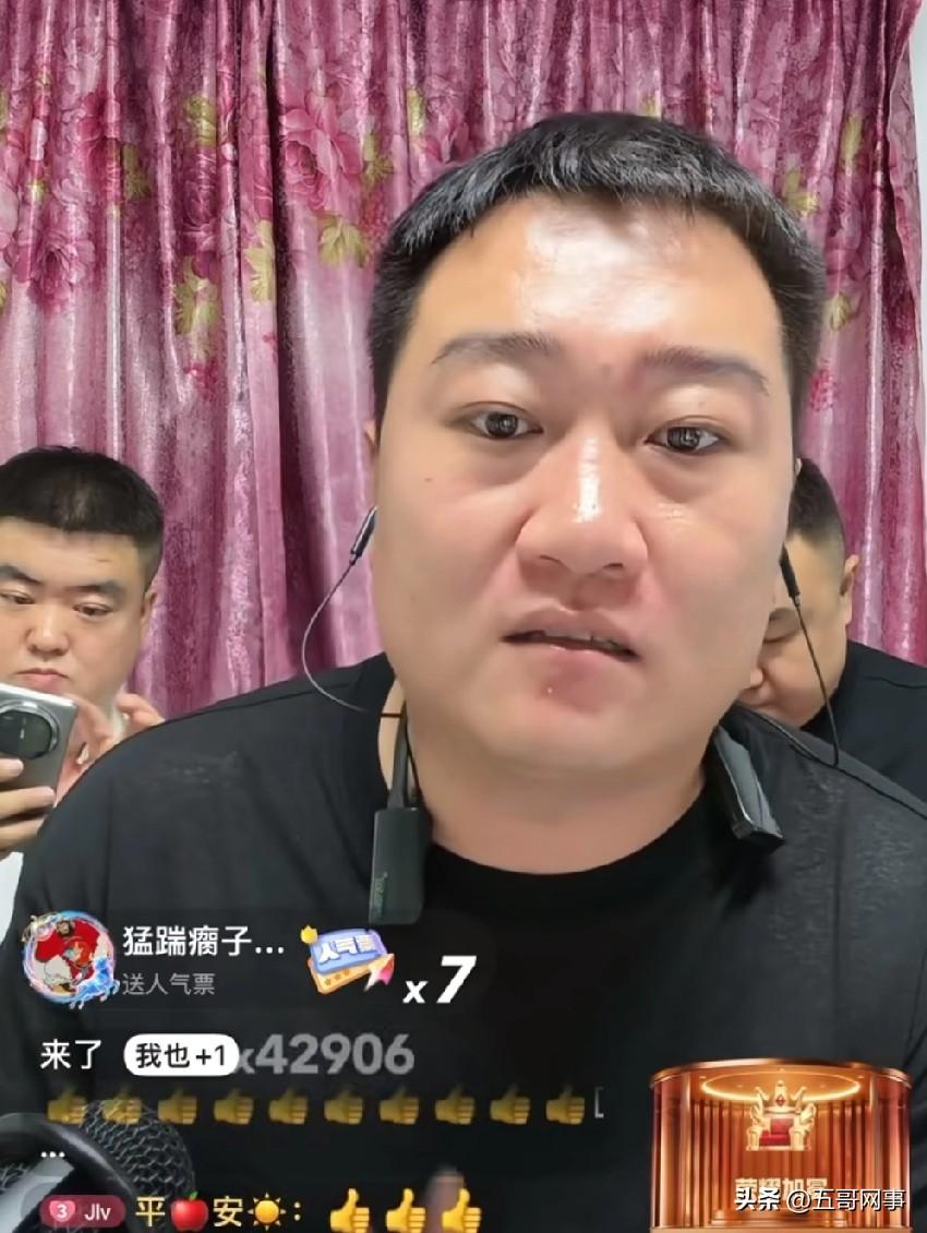 蓝骡大战矛盾升级，骡子在直播间解释了事件的起因。原来是二叔的徒弟蓝牙主动联系他，
