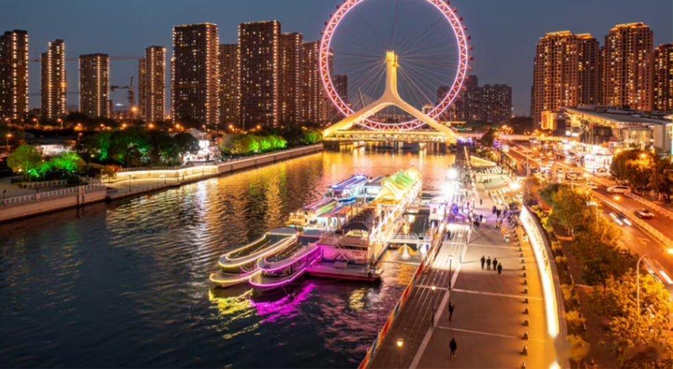 【璀璨夜景，闪耀霓虹！光影下的津城谁不爱？#寻美天津# 】夜幕降临，华灯初上。#