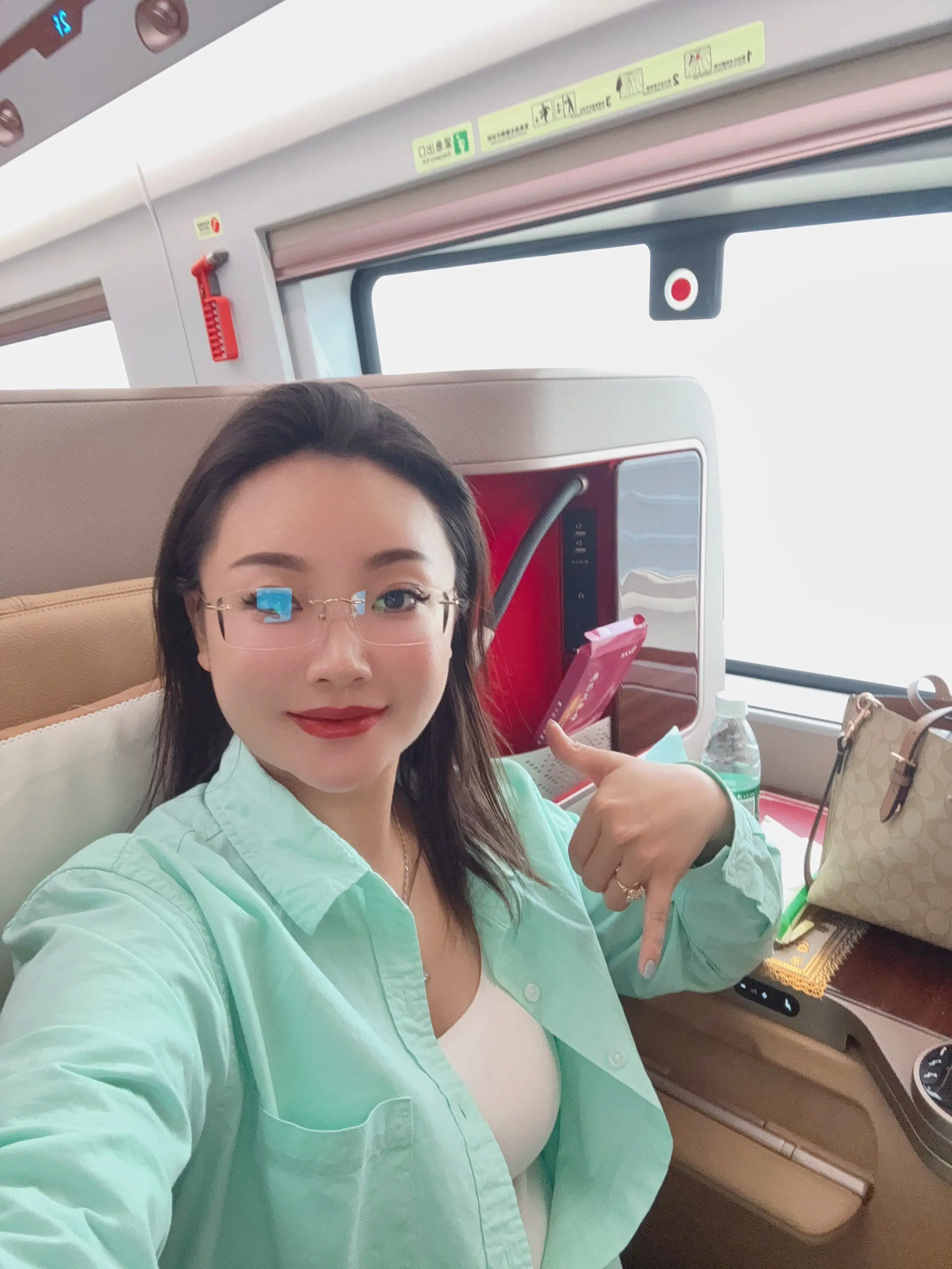 我想请个随身摄影🤳，爱我的朋友能不能帮我找找，真心求助你们，全网找。