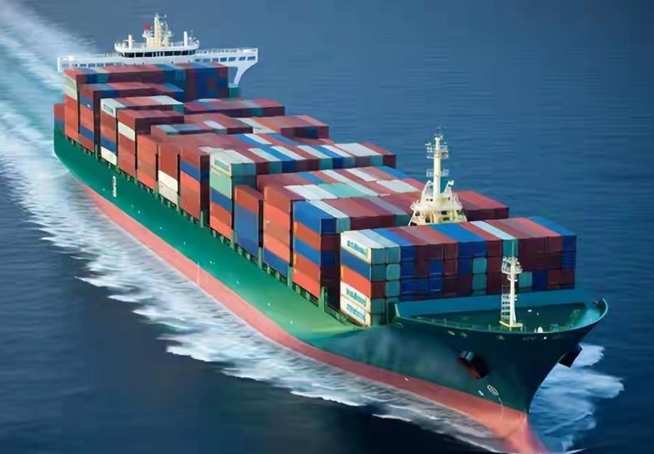 正当美伊就是否谈判一事各执一词时，一艘伊朗货轮被美军扣押，使得局面更加复杂。在特