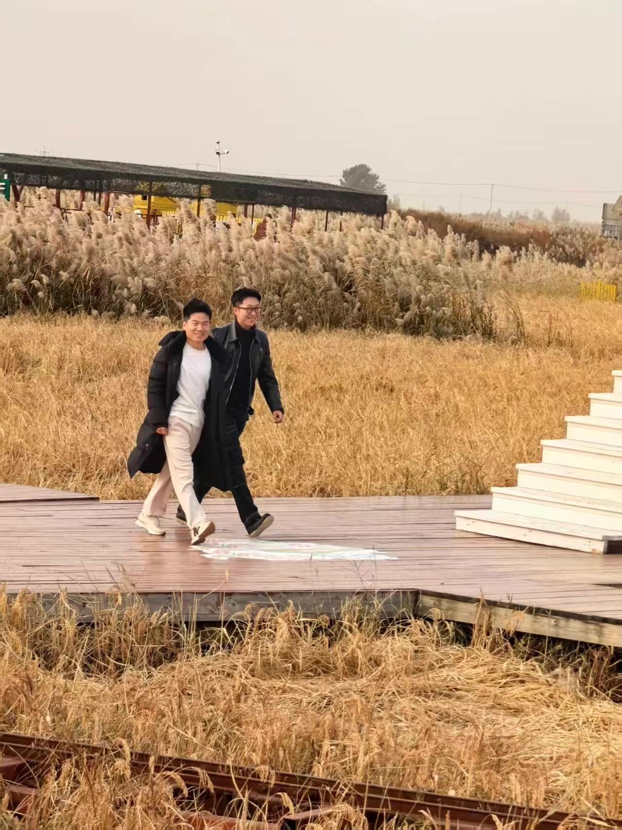 心疼“真爱粉”，
前天才刚刚松了一口气，
好不容易两天GMV没过亿，
不曾想昨天