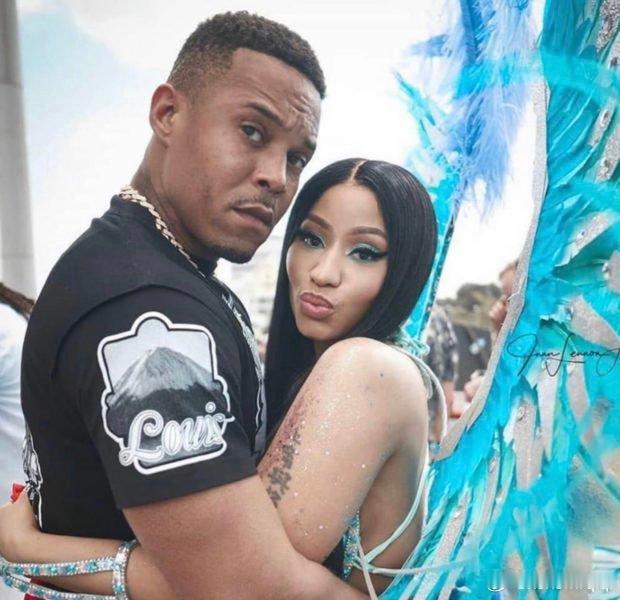 Jay-Z 在演出时公开暗讽麻辣鸡Nicki Minaj 及其丈夫，还指控她沾染