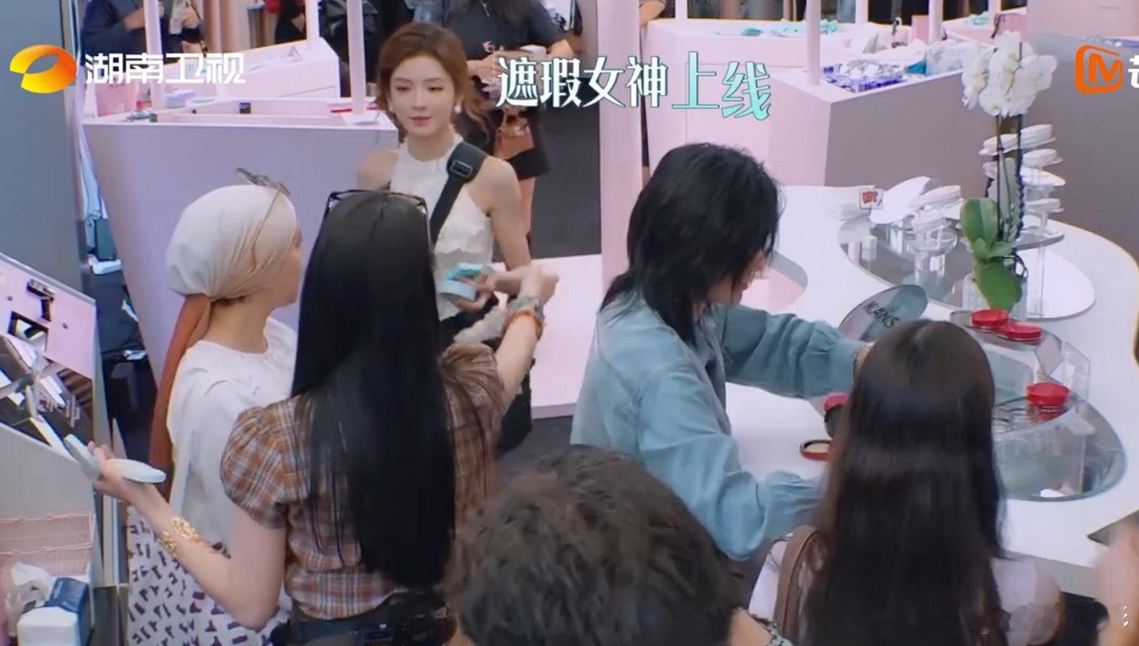 张予曦销售美妆buff叠满了巴黎合伙人名场面张予曦这美妆销售 buff 是焊在身