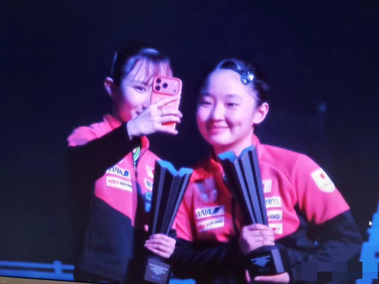 张本美和/早田希娜3:0大藤沙月/横井咲樱，夺得女双冠军那一刻，笑得太开心！
W