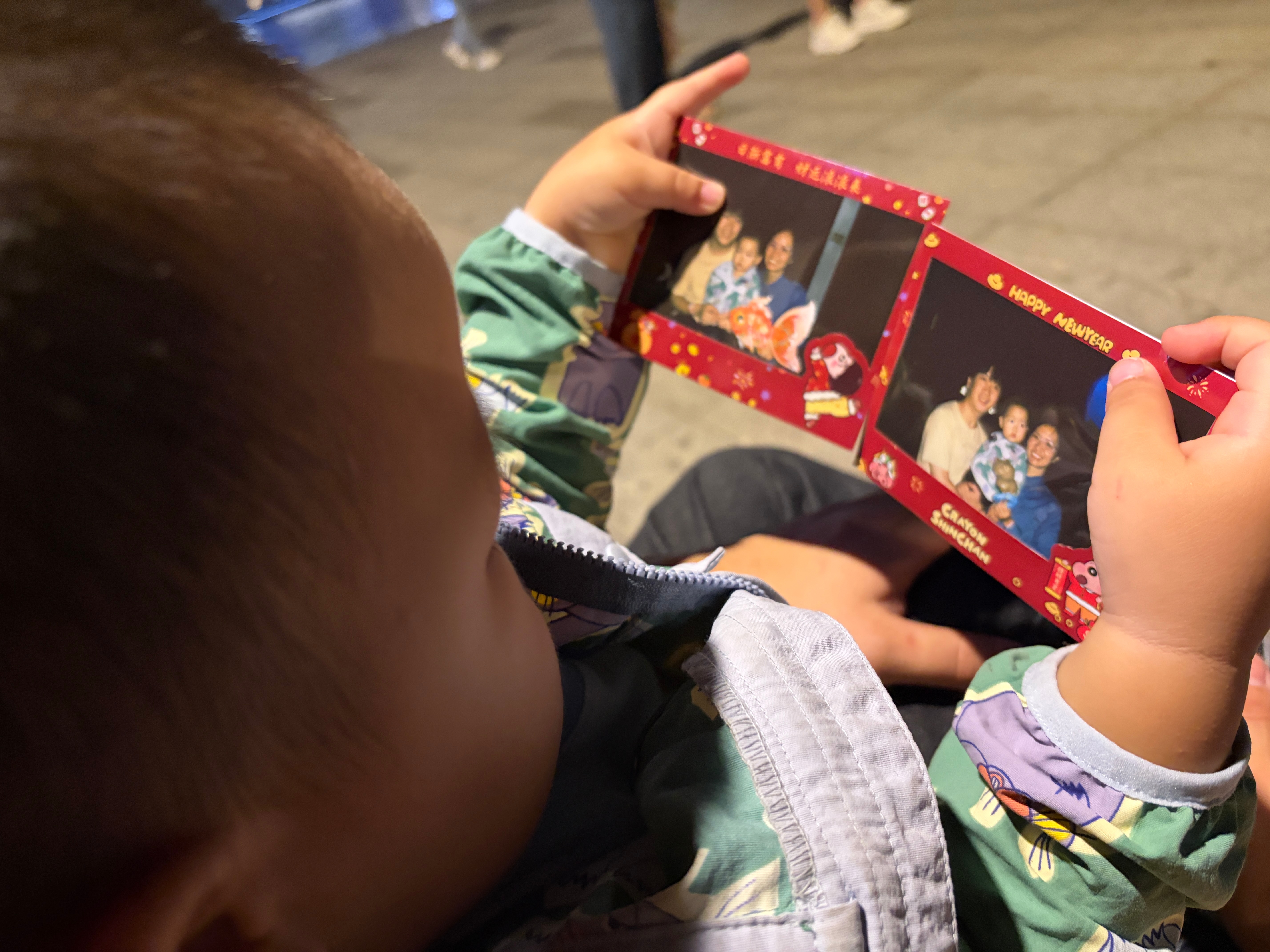 头一年没看春晚在外面吹吹风喝喝啤酒看看别人放烟花祝大家新家快乐22:00给粉丝发