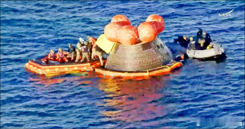 NASA“阿尔忒弥斯2号”成功溅落：载人绕月任务完成，特朗普喊话“下一站火星”海