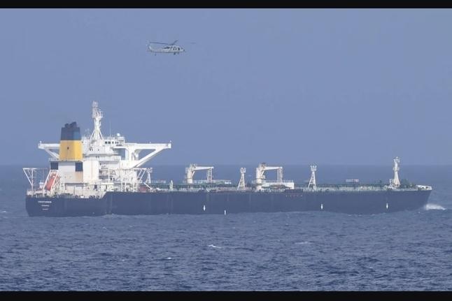 俄罗斯油轮太会玩！耍得美军10多天团团转，登船后直接懵圈
 
谁能想到，美军在海