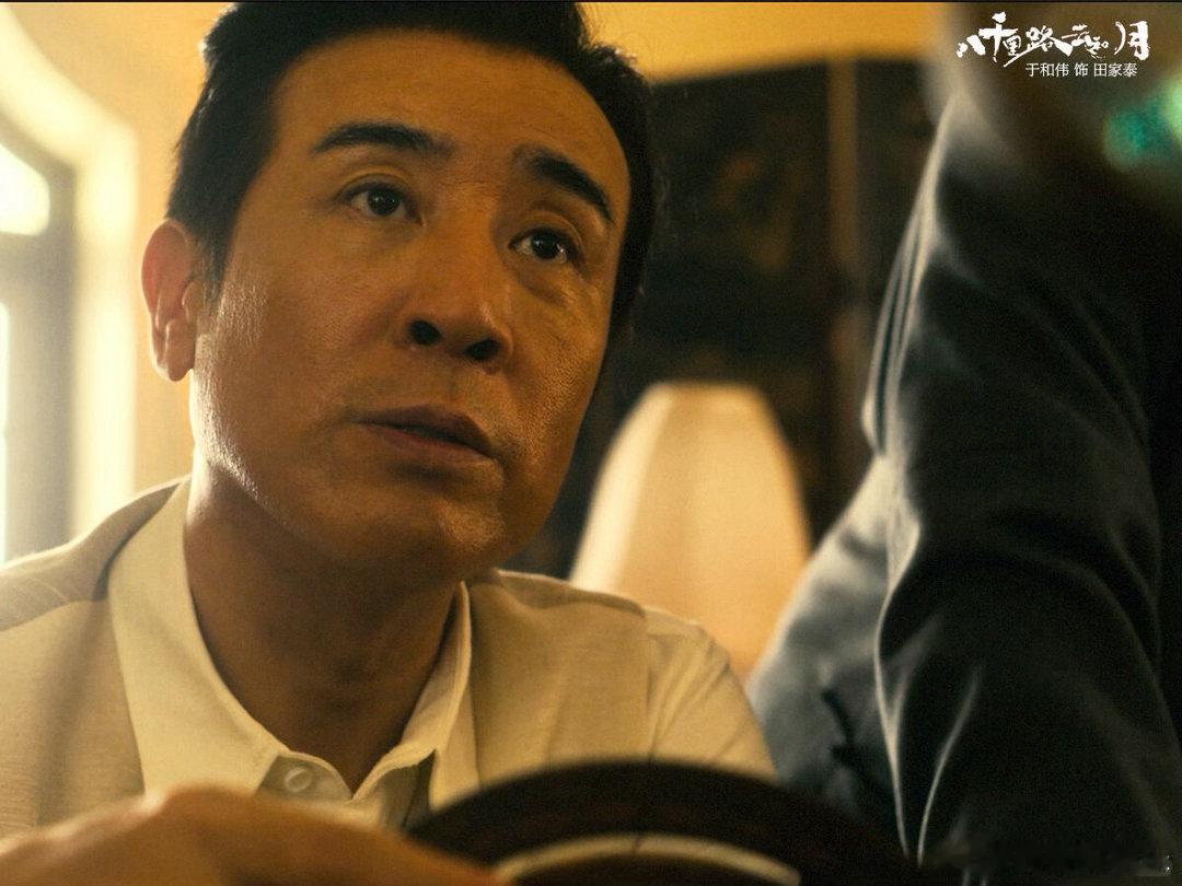 没有一句台词但全看懂了 沉默是最有力的表达，眼神里全是戏。每个细微动作都藏着情绪