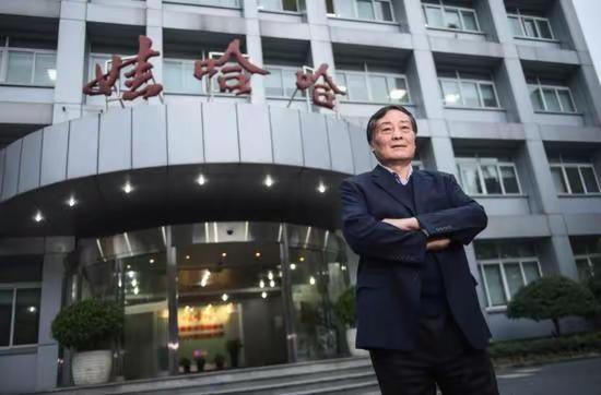 头顶“一妻一女一布鞋”标签的娃哈哈创始人宗庆后与世长辞一年后，一场围绕遗产的风暴