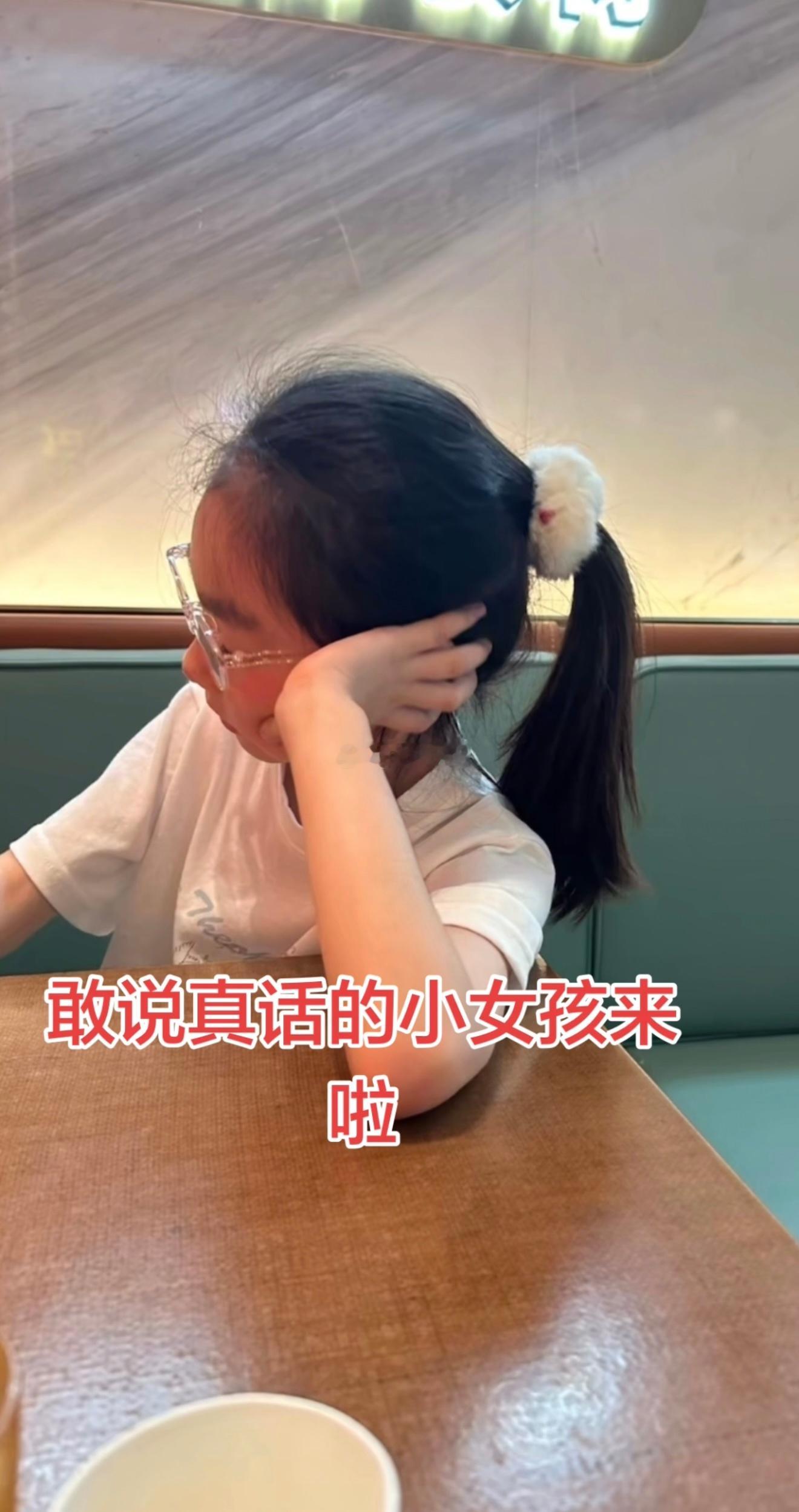 雷军不火，这个小女孩火了！