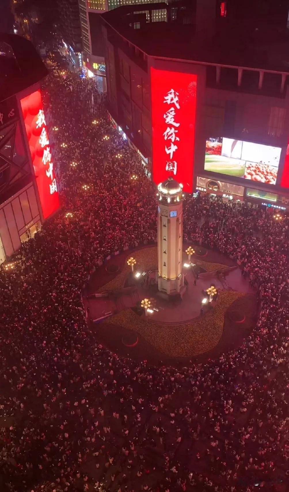 我不过任何节日，但是我鼓励大家过节日，不过是因为我看透了，鼓励大家过是因为站在大