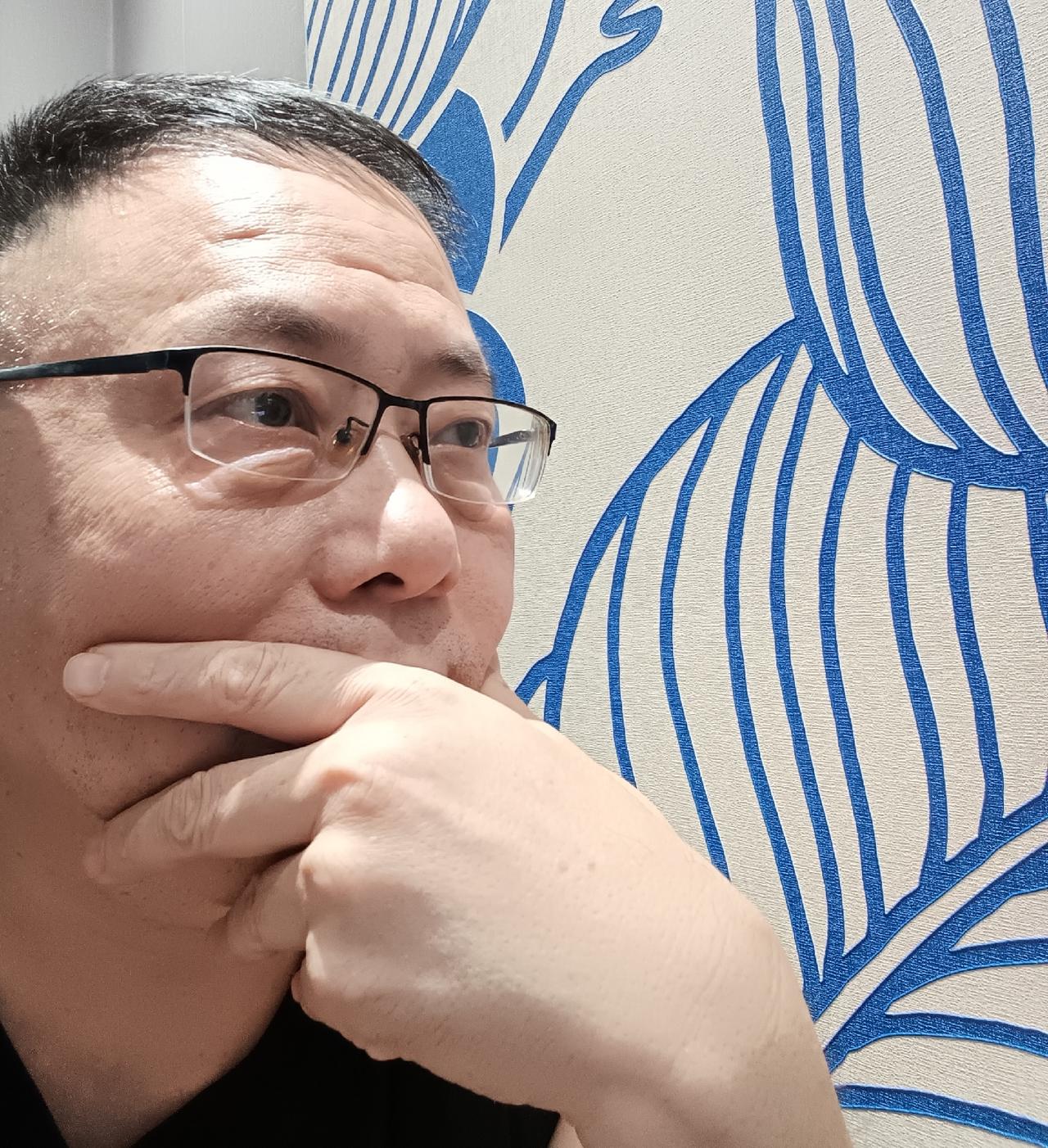 今天早上6点半起床，去探店拍视频，回家后又写了两篇“小作文”。

时间过得真快呀