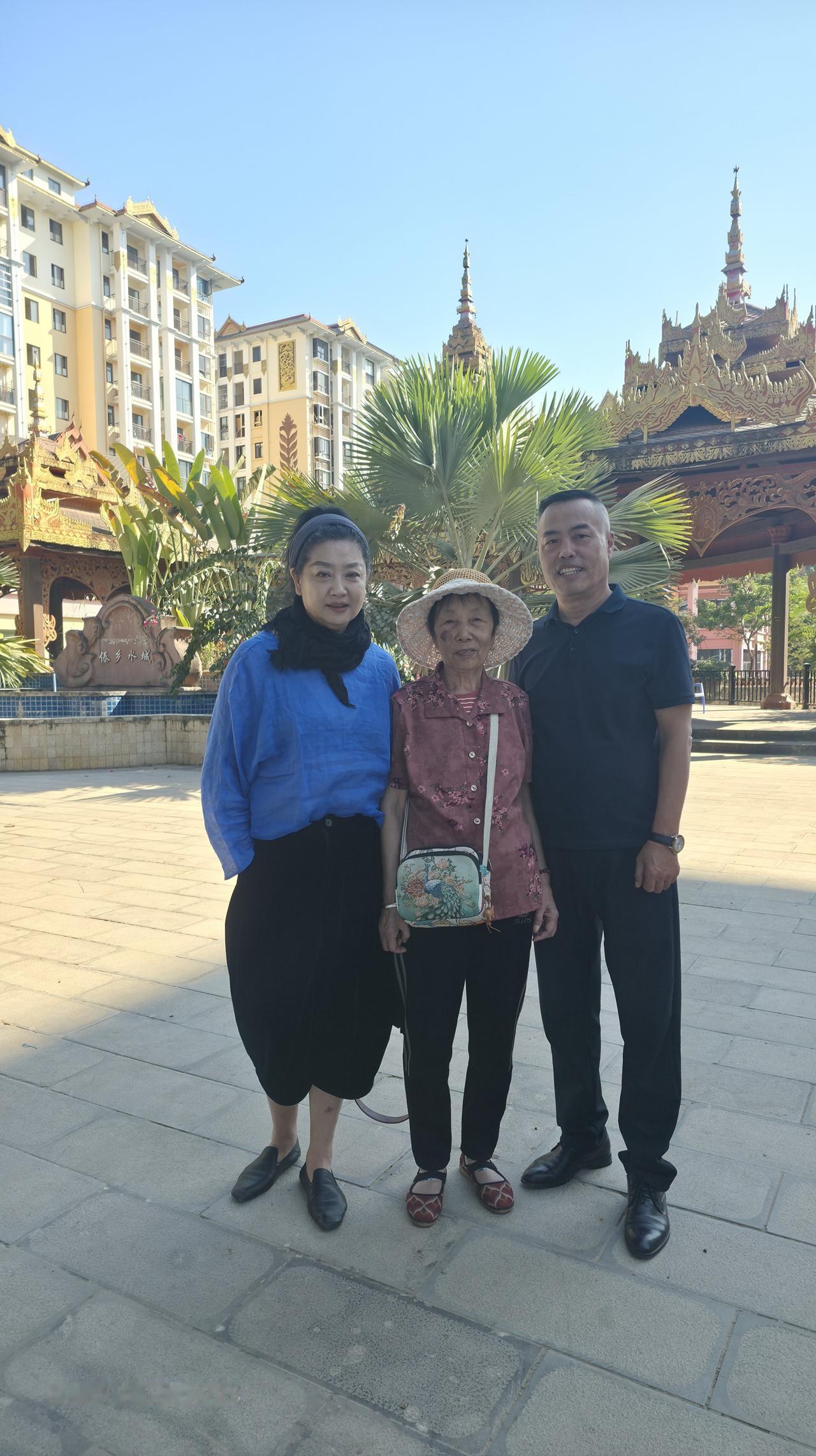 非常怀念陪老妈在西双版纳的快乐时光。