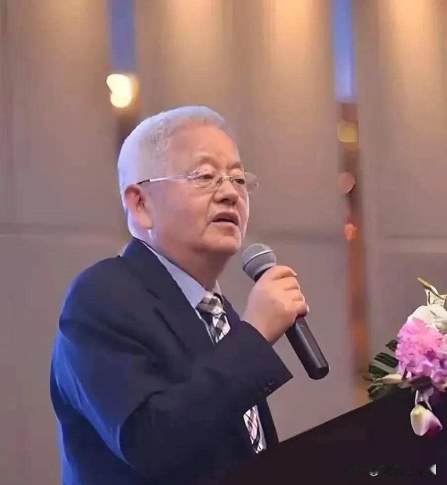 现在最恨董某莹的不是原配，
也不是和她一样的医学院“4+4速成班的王子公主们”，