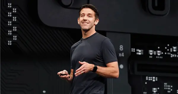 蘋果“二號(hào)人物”浮出水面？庫(kù)克放權(quán)設(shè)計(jì)團(tuán)隊(duì)，硬件工程主管特努斯成接班熱門